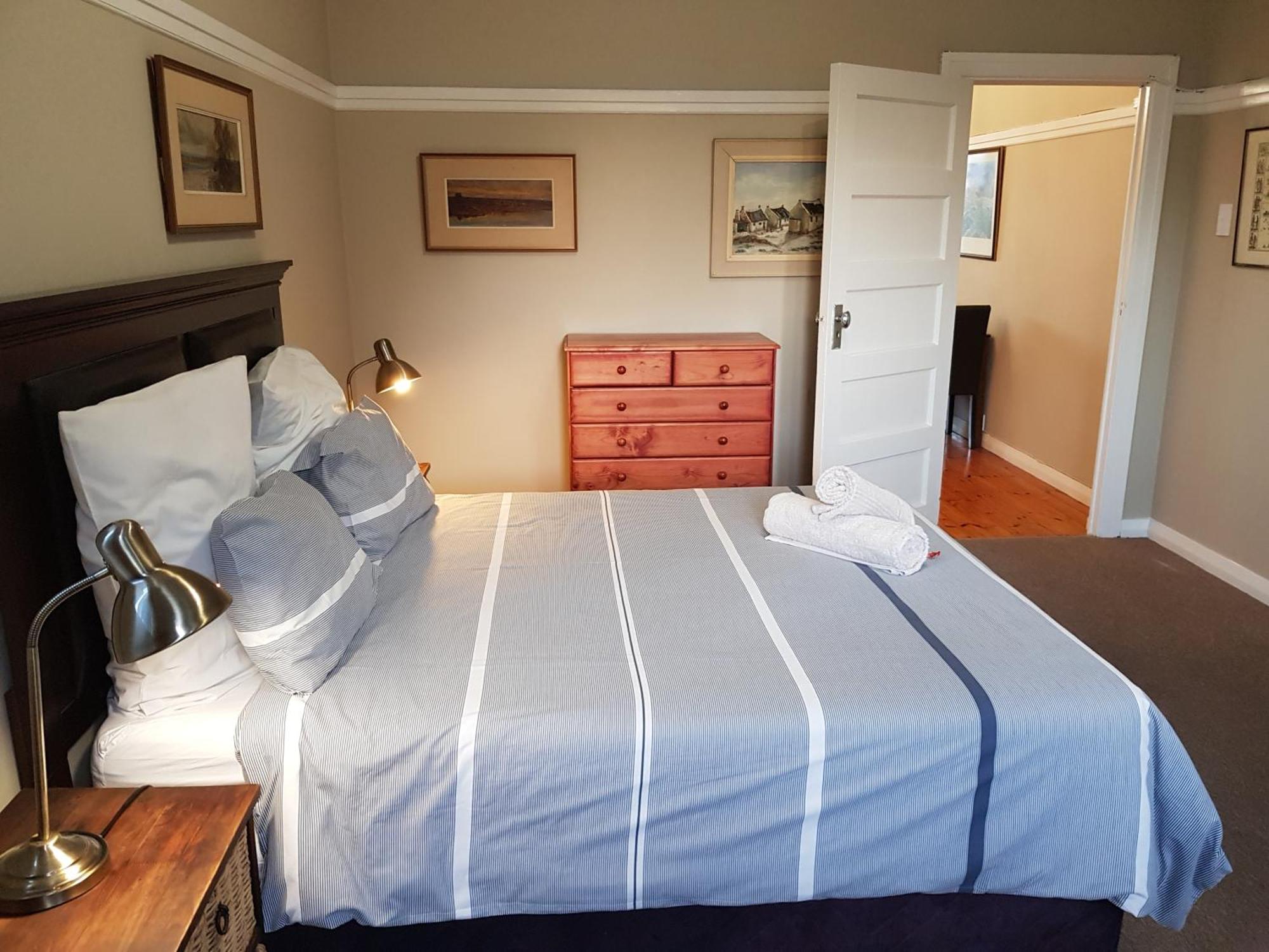 Bramber Court Art-deco Self-catering Apartment *