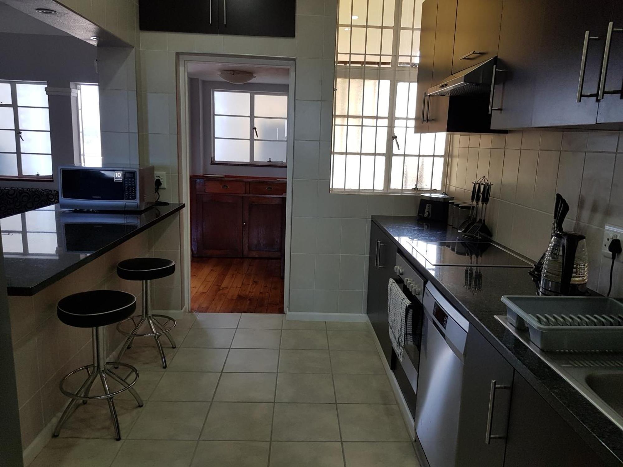 Bramber Court Art-deco Self-catering * Cape Town