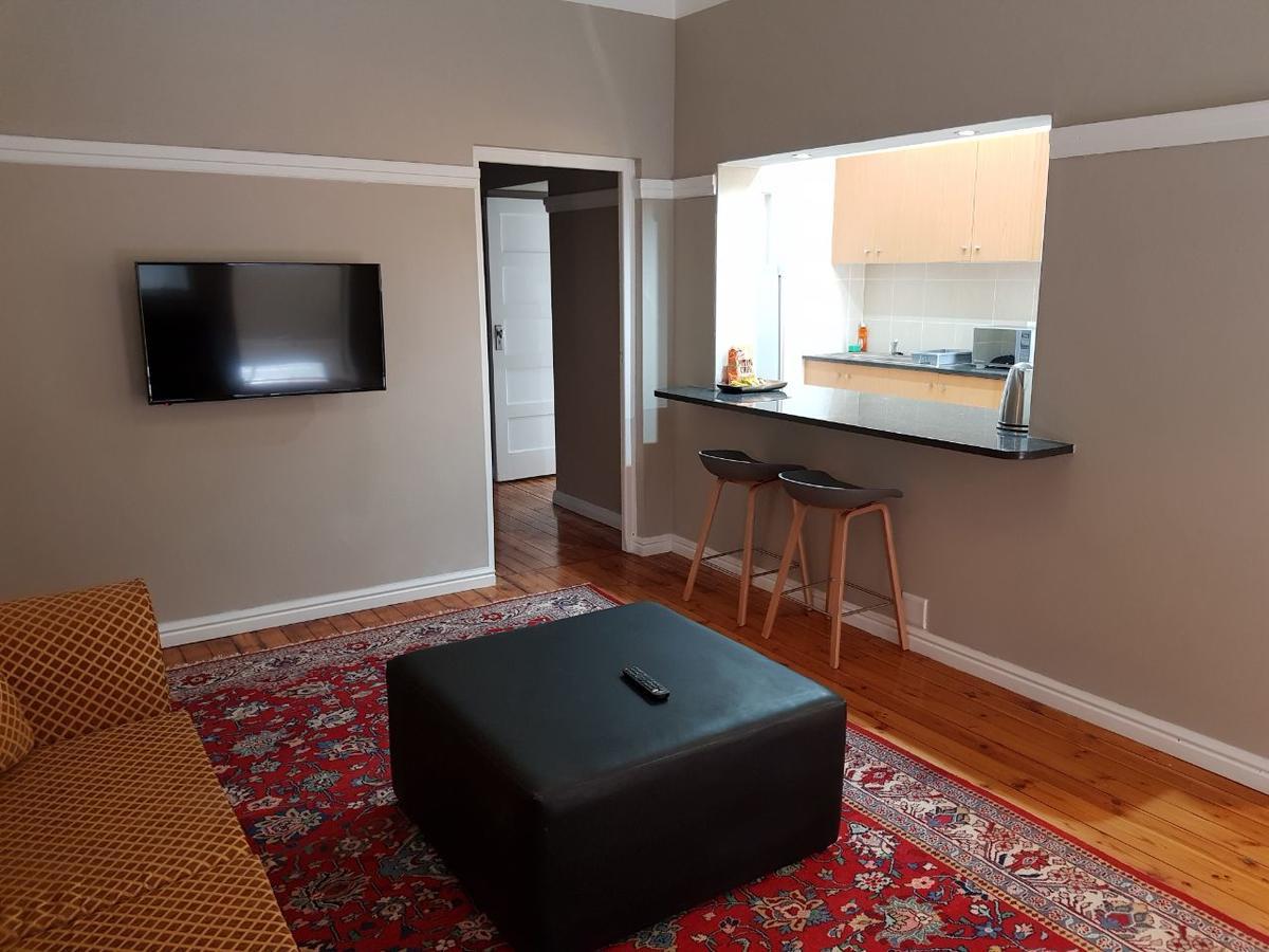 Bramber Court Art-deco Self-catering Apartment Cape Town