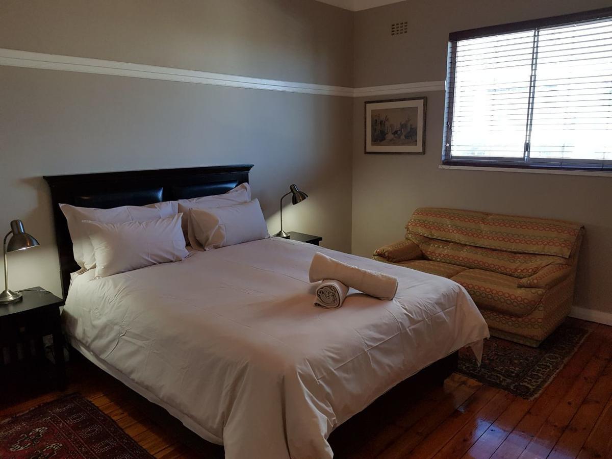 Bramber Court Art-deco Self-catering Apartment
