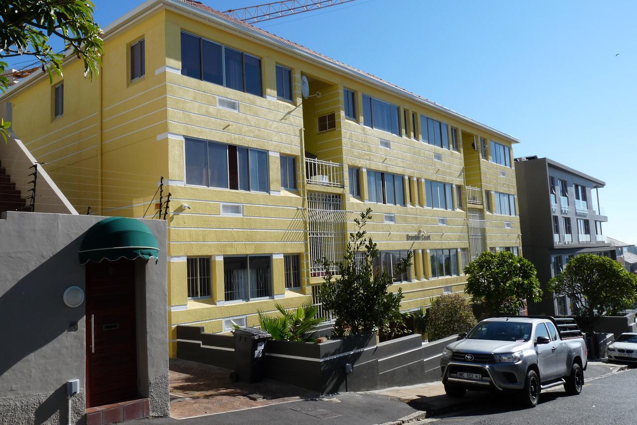 Bramber Court Art-deco Self-catering Apartment *