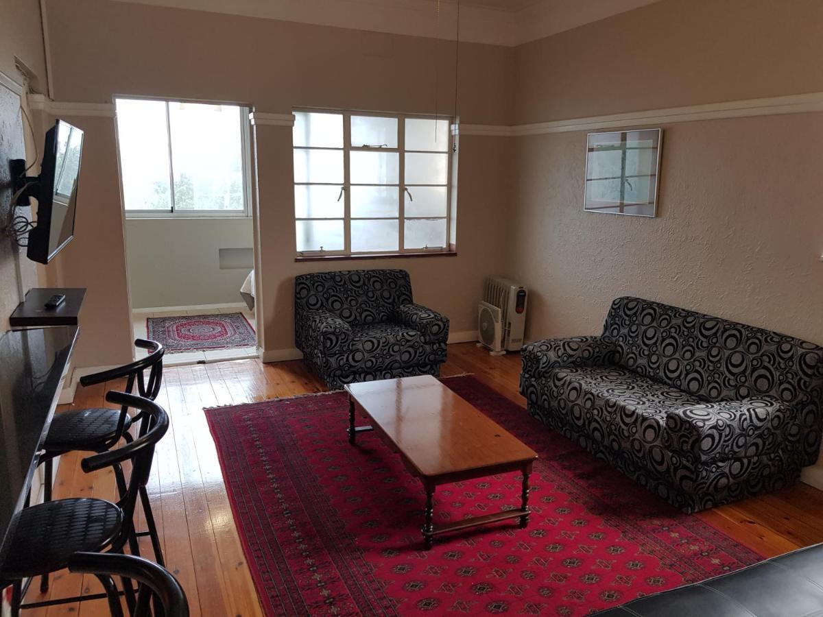 Bramber Court Art-deco Self-catering * Cape Town
