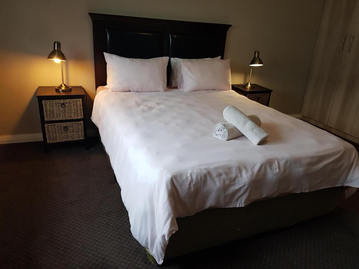 Bramber Court Art-deco Self-catering Apartment Cape Town