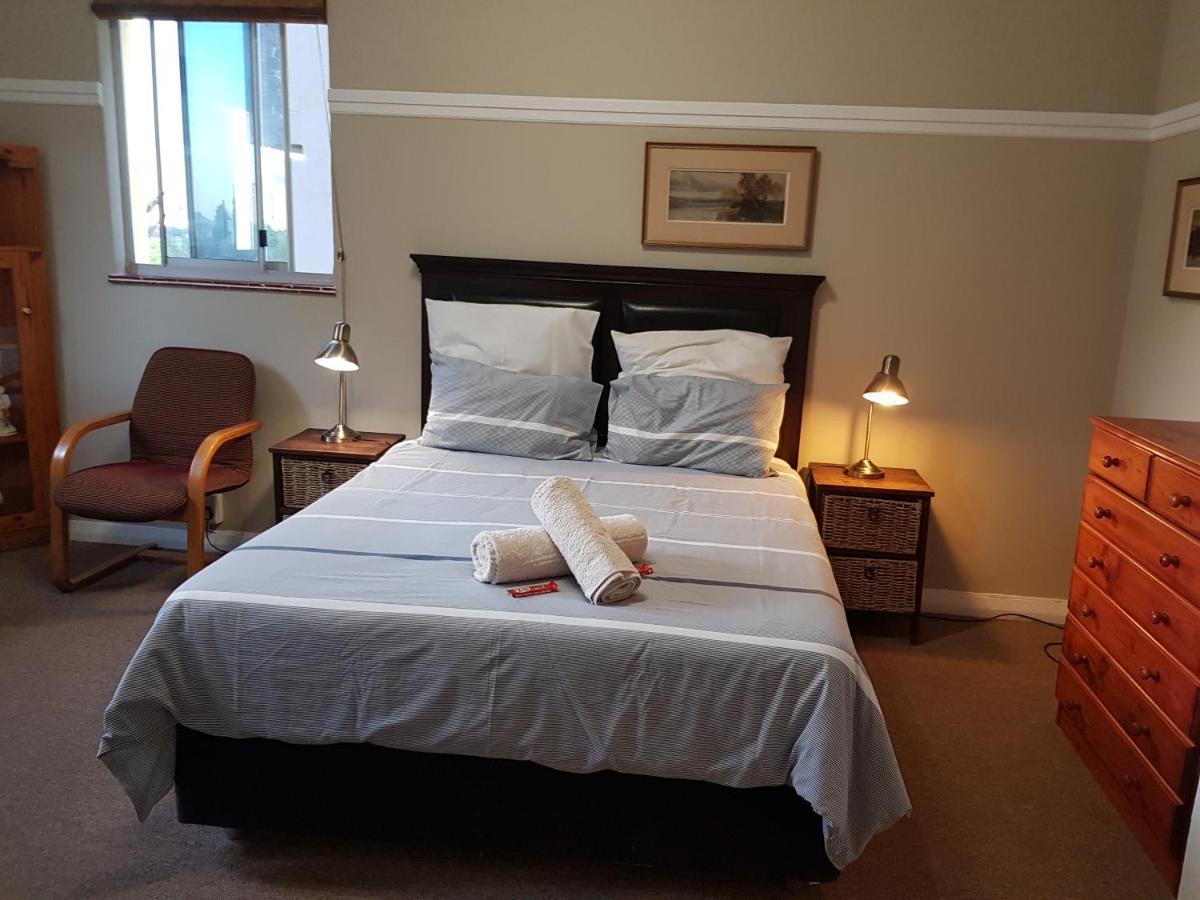 Bramber Court Art-deco Self-catering * Cape Town