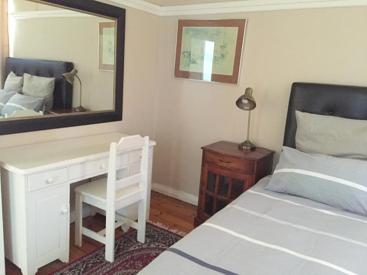 Bramber Court Art-deco Self-catering * Cape Town
