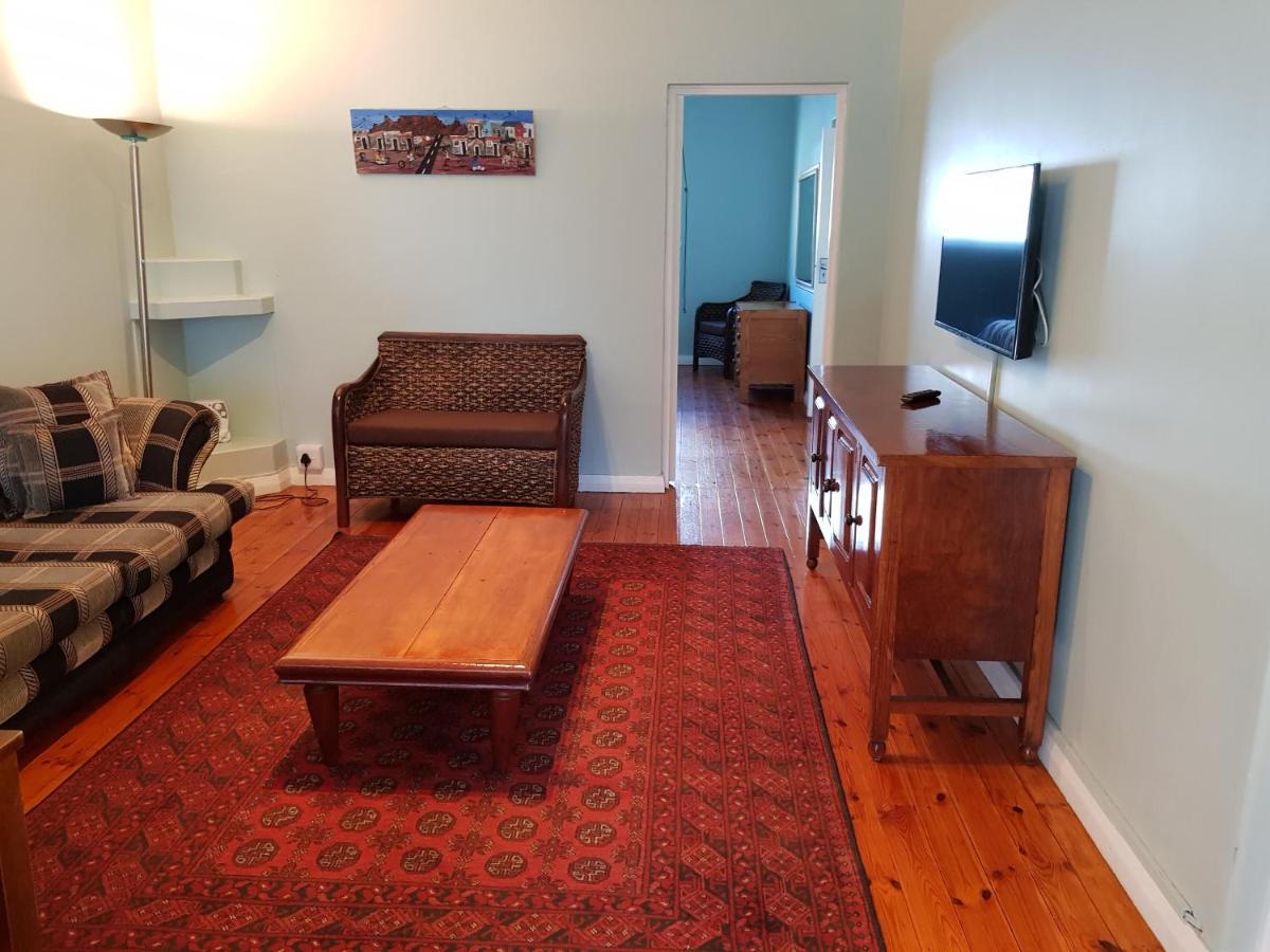 Bramber Court Art-deco Self-catering Apartment Cape Town