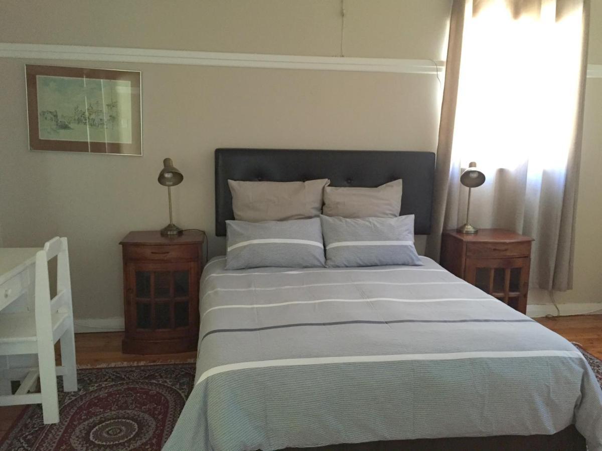 Bramber Court Art-deco Self-catering Apartment *