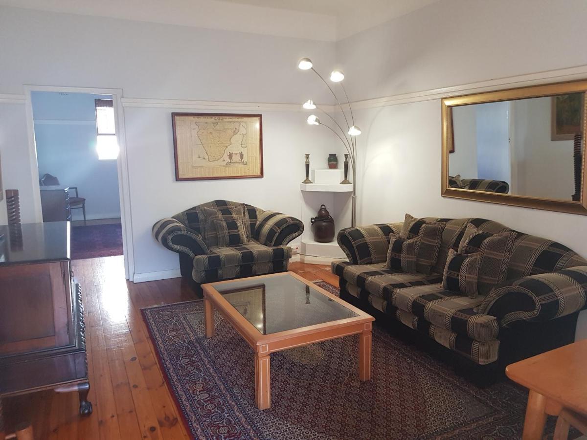 Bramber Court Art-deco Self-catering Apartment *