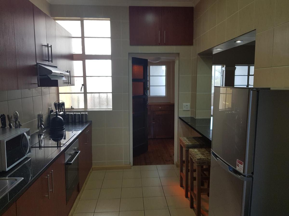 Bramber Court Art-deco Self-catering Apartment Cape Town