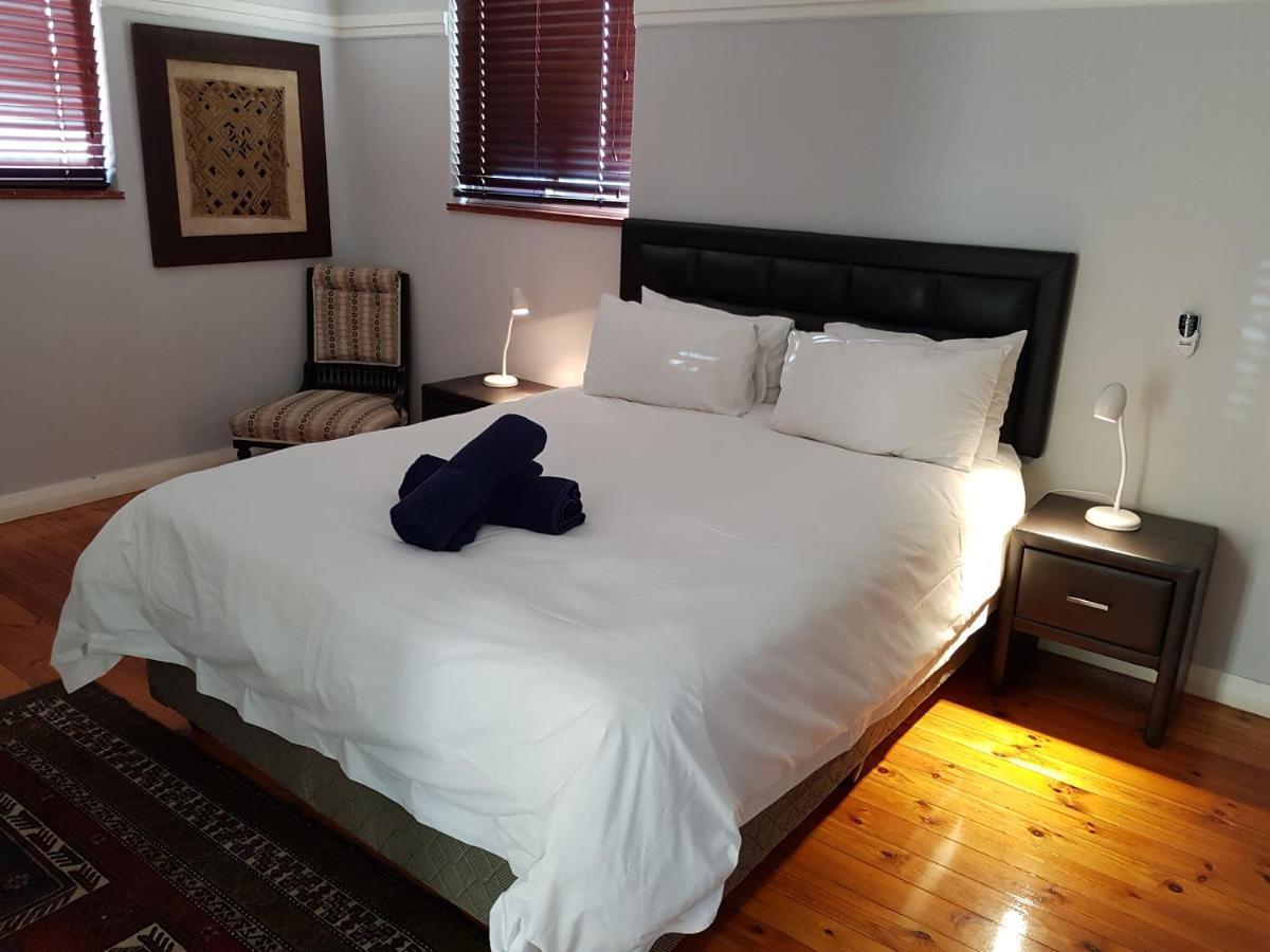 Bramber Court Art-deco Self-catering Apartment *