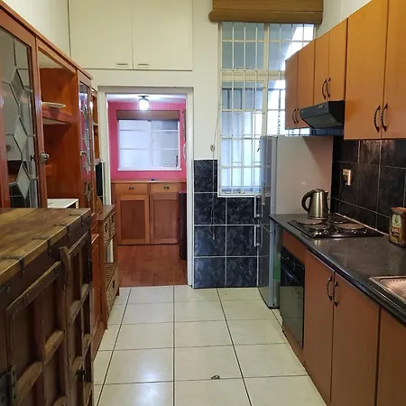 Bramber Court Art-Deco Self-Catering Apartments Cape Town Room photo