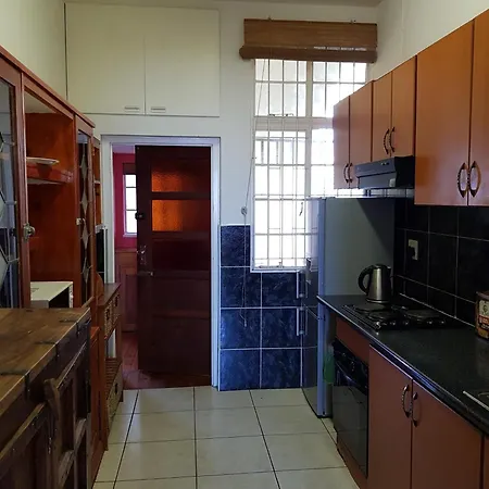 Bramber Court Art-Deco Self-Catering Apartments Cape Town Room photo